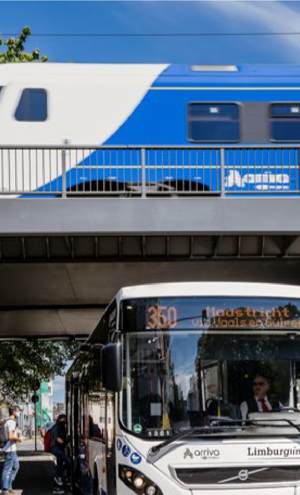 Ein Bild, Das Draußen, Fahrzeug, Landfahrzeug, Text Enthält 01